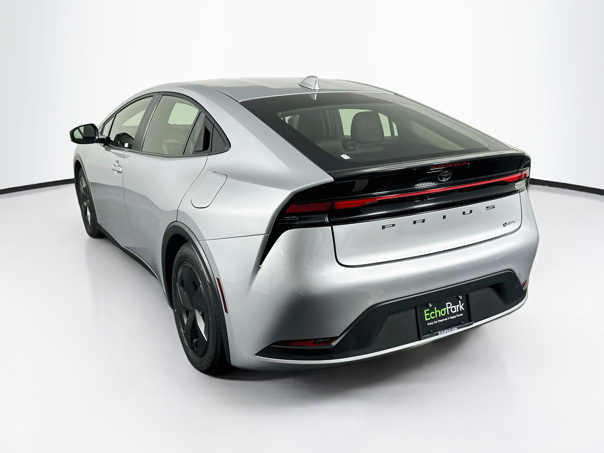 Used 2025 Toyota Prius LE FWD image 5