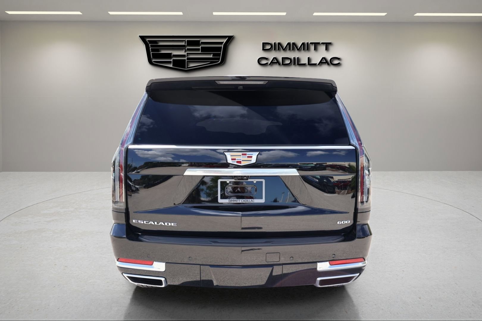 Used 2025 Cadillac Escalade Premium Luxury AWD/4WD image 4