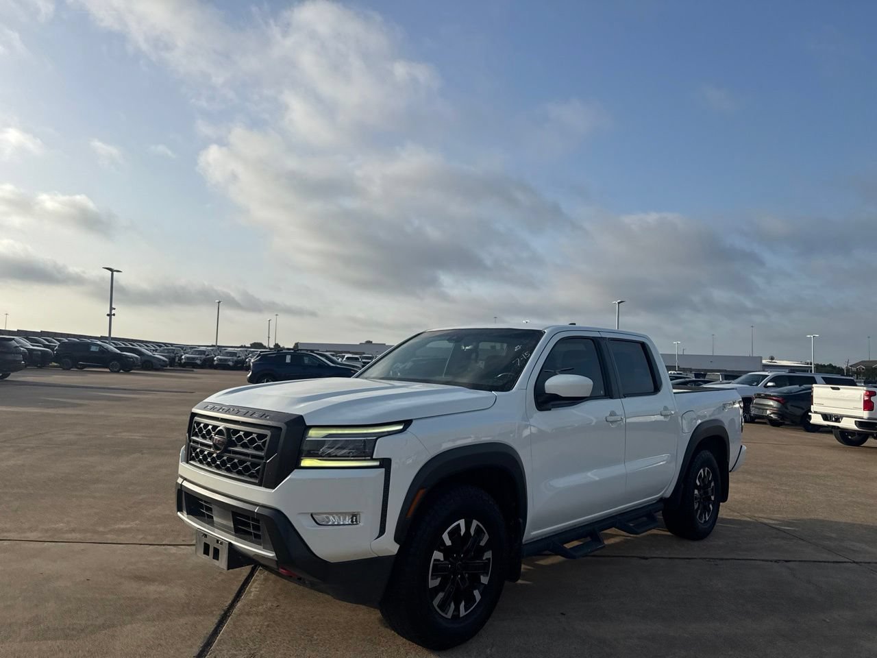 Used 2022 Nissan Frontier Pro-X RWD image 8