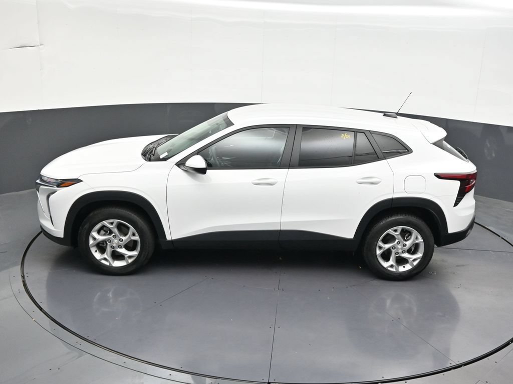 Used 2024 Chevrolet Trax LS w/ LS Convenience Package FWD image 16