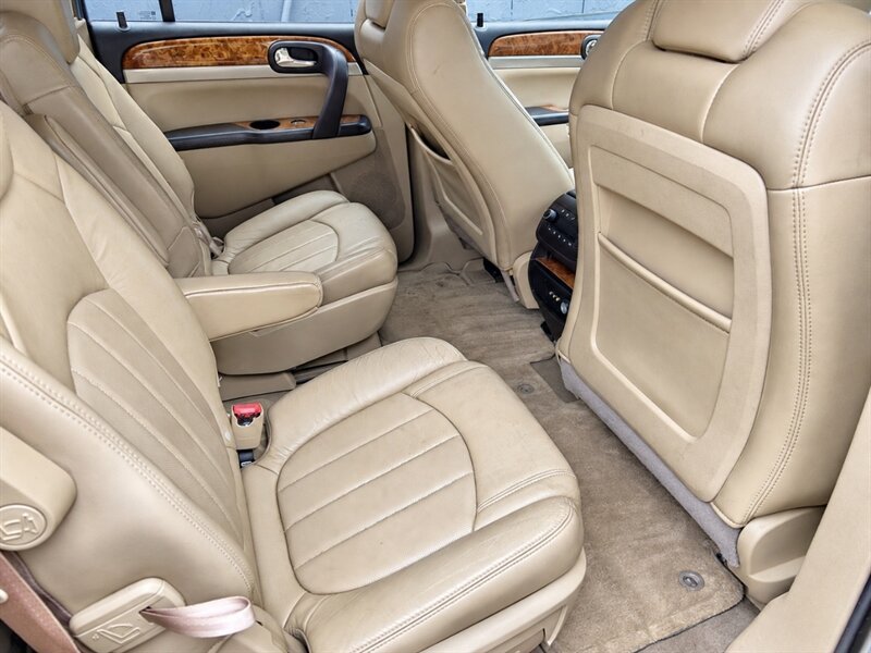 Used 2010 Buick Enclave CXL w/ Trailering Provision Package AWD/4WD image 12