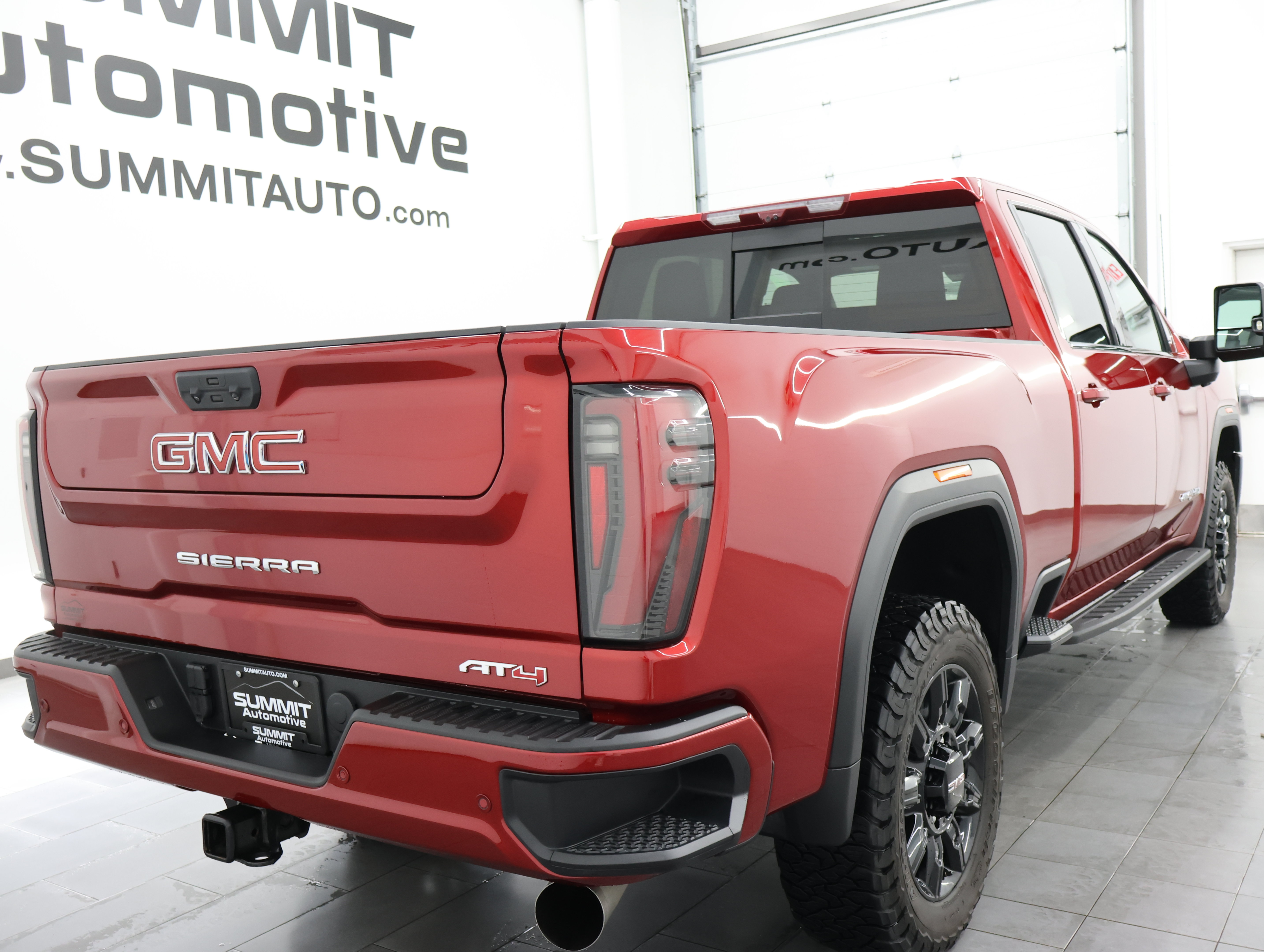 Used 2025 GMC Sierra 2500 AT4 w/ AT4 Premium Plus Package AWD/4WD image 4