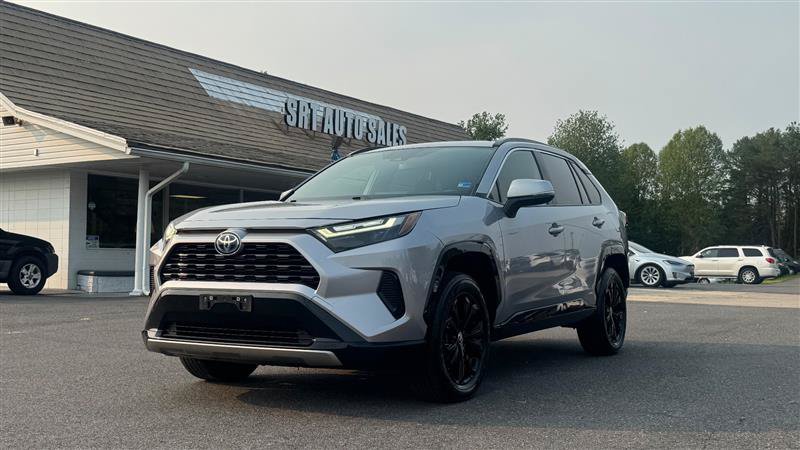 Used 2022 Toyota RAV4 SE w/ SE Grade Weather Package AWD/4WD image 2