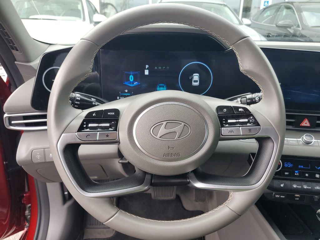 Used 2024 Hyundai Elantra SEL w/ Convenience Package FWD image 16