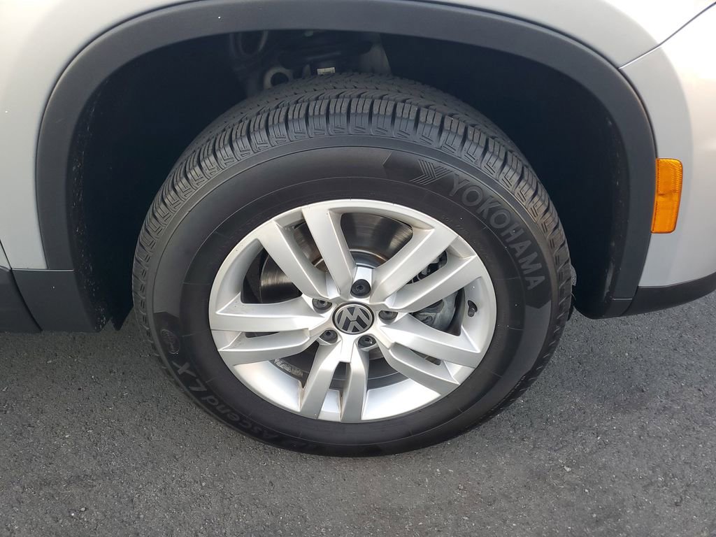 Used 2017 Volkswagen Tiguan S image 6