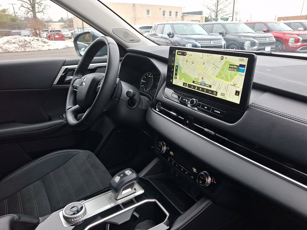 Used 2025 Mitsubishi Outlander SE AWD/4WD image 12