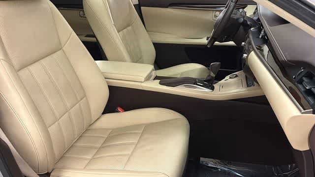 Used 2016 Lexus ES 350 w/ Luxury Package w/Wood Trim FWD image 33
