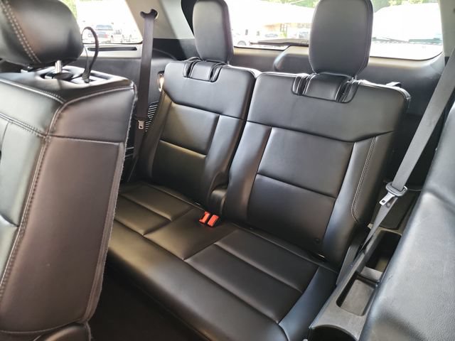Used 2024 Ford Explorer XLT w/ Equipment Group 202A RWD image 22