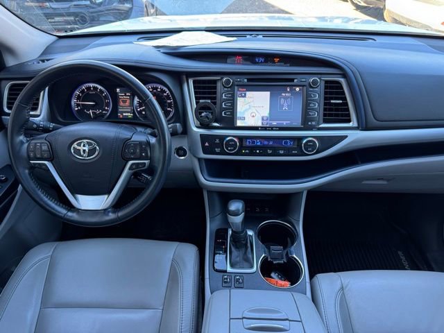 Used 2018 Toyota Highlander XLE AWD/4WD image 18