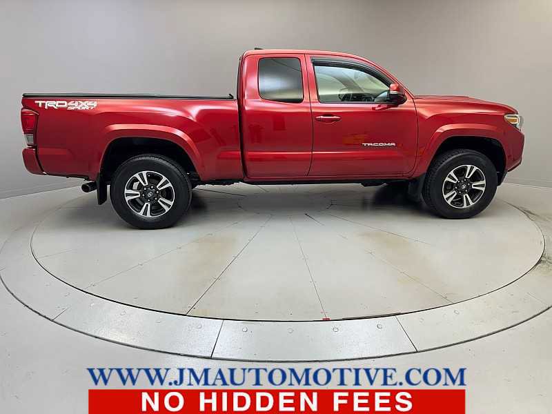 Used 2016 Toyota Tacoma TRD Sport image 6
