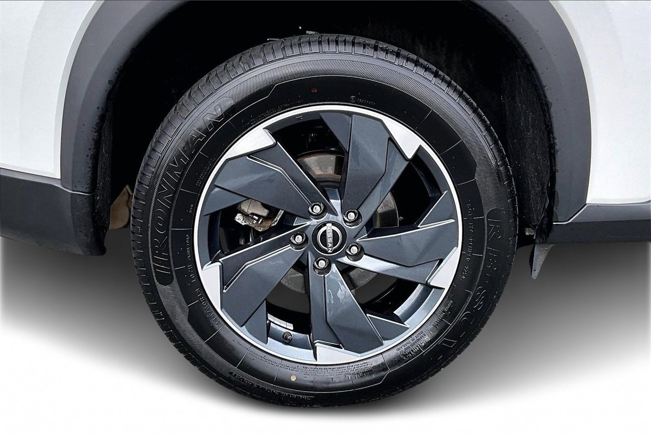 Used 2024 Nissan Rogue SV image 33