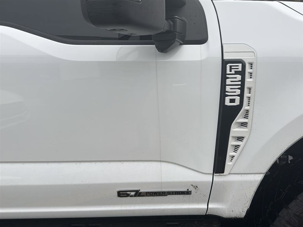 Used 2023 Ford F250 XLT w/ Black Appearance Package image 9