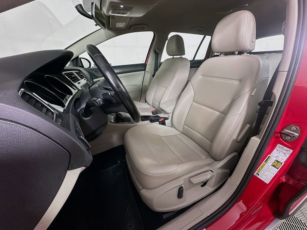 Used 2017 Volkswagen Golf Alltrack S image 24