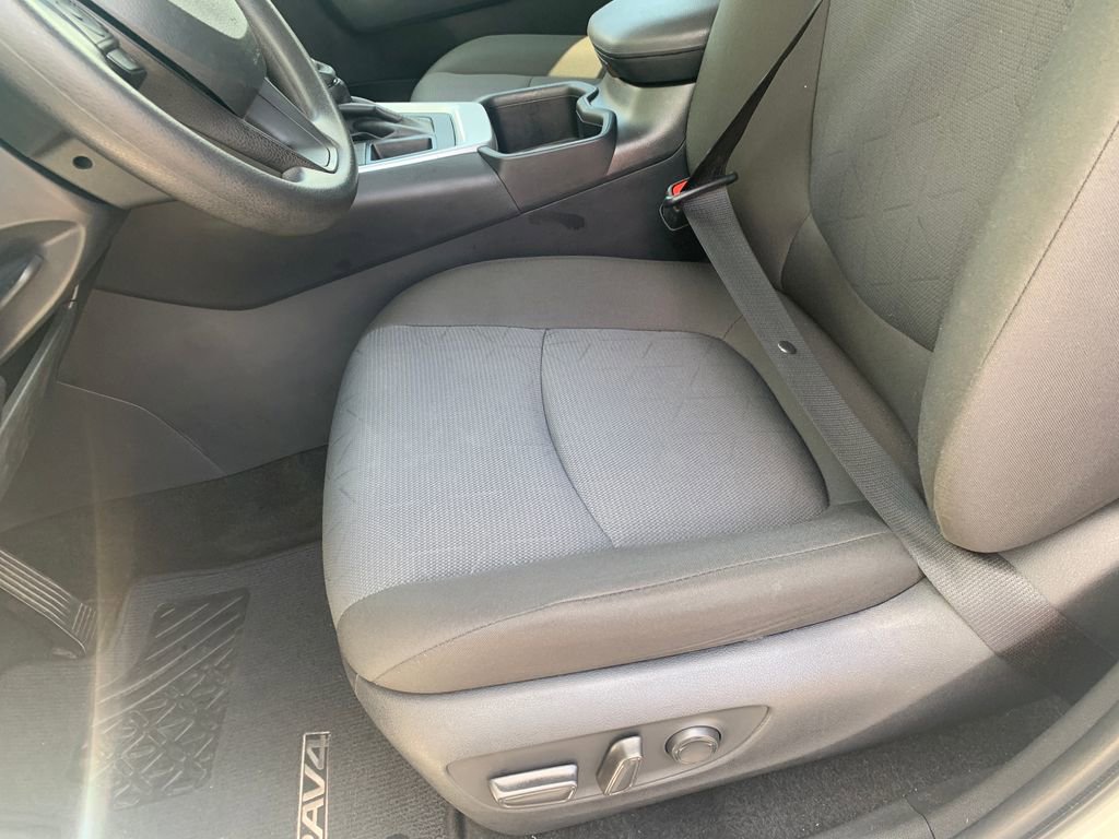 Used 2025 Toyota RAV4 XLE w/ Convenience Package FWD image 25