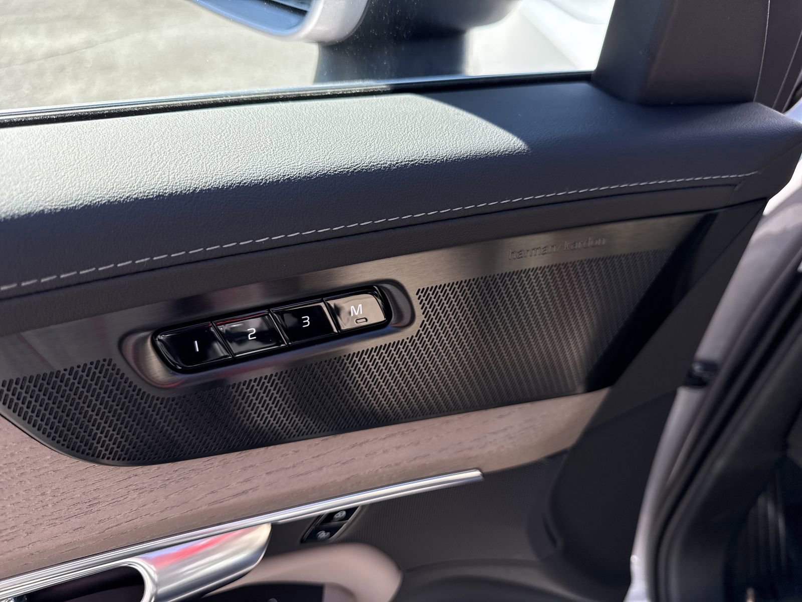 New 2026 Volvo XC90 B6 Plus w/ Protection Package Premier image 12