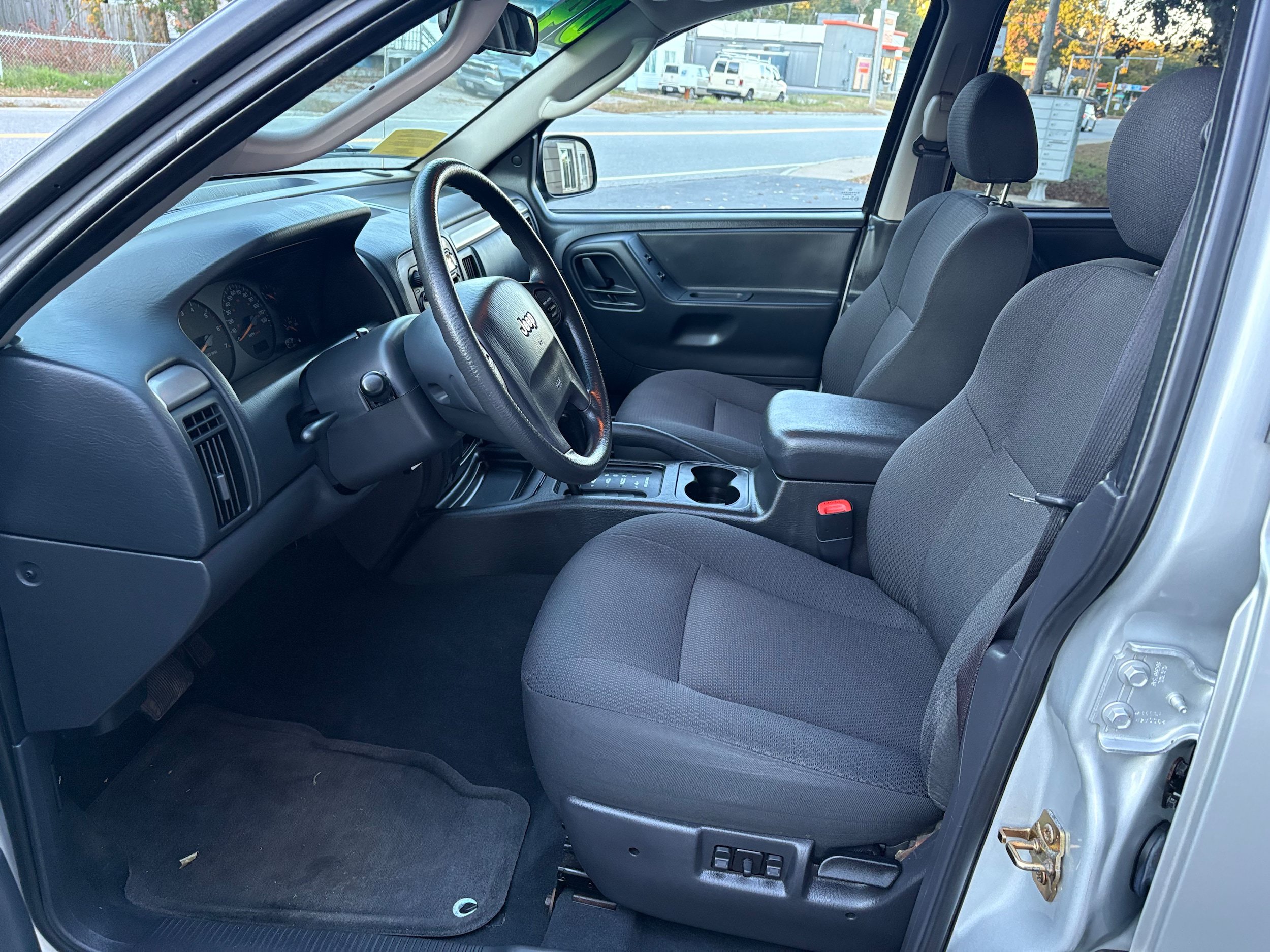 Used 2004 Jeep Grand Cherokee Laredo w/ Convenience Group AWD/4WD image 12