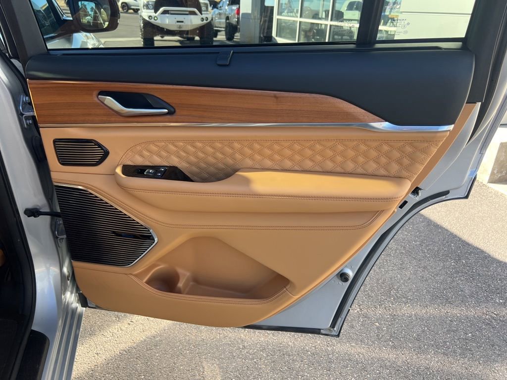 Used 2024 Jeep Grand Cherokee L Summit AWD/4WD image 30