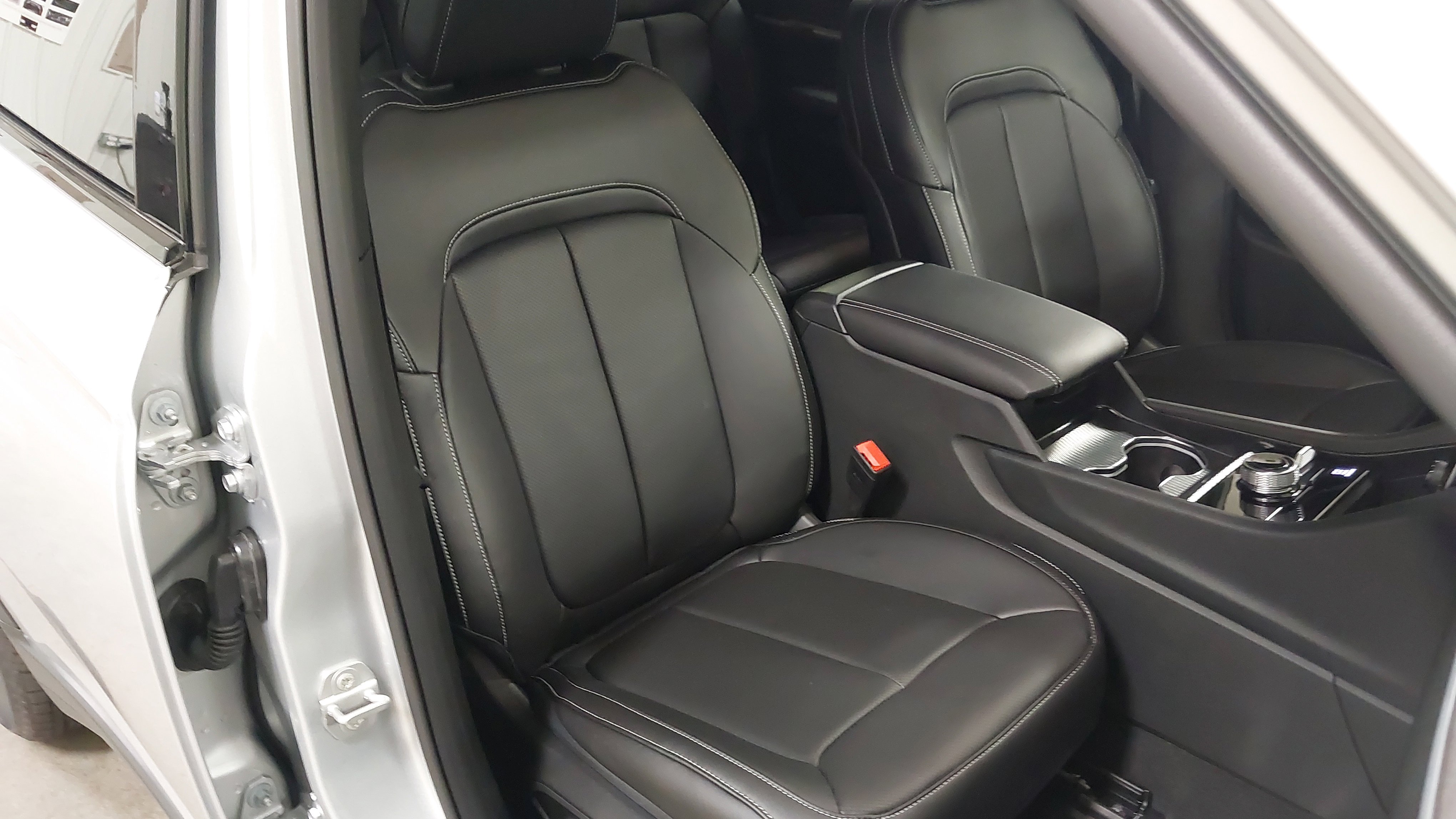 New 2025 Jeep Grand Cherokee L Limited w/ Luxury Tech Group II image 28