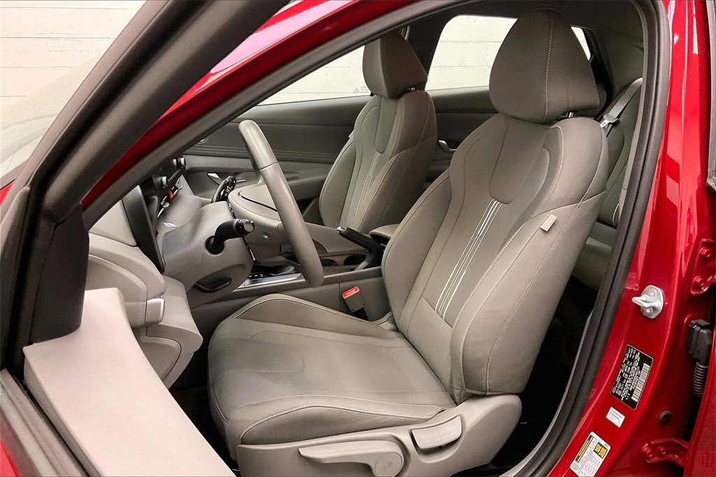 Certified 2025 Hyundai Elantra Sport image 15