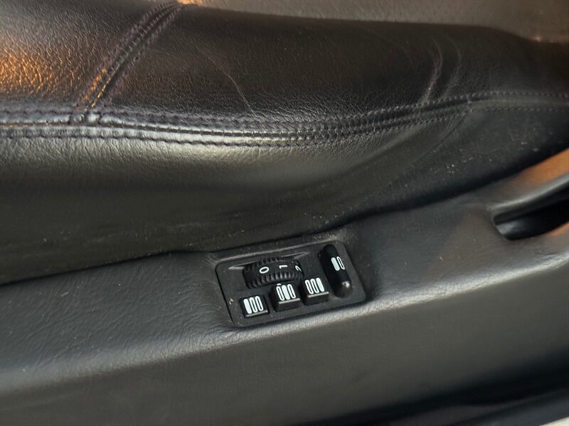 Used 1995 Mercedes-Benz S 600 Sedan image 32