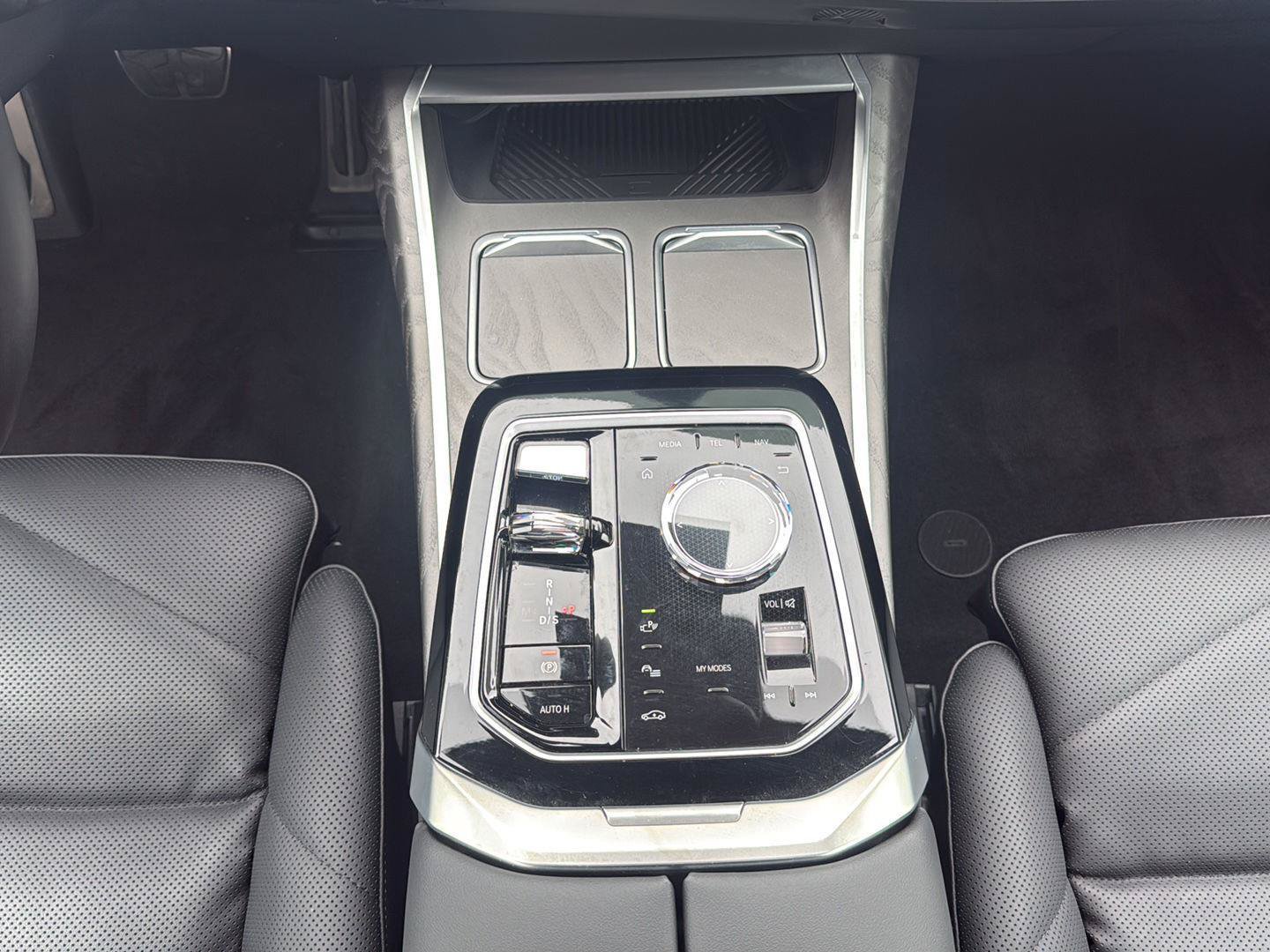 Certified 2023 BMW 740i w/ Parking Assistance Package RWD image 15