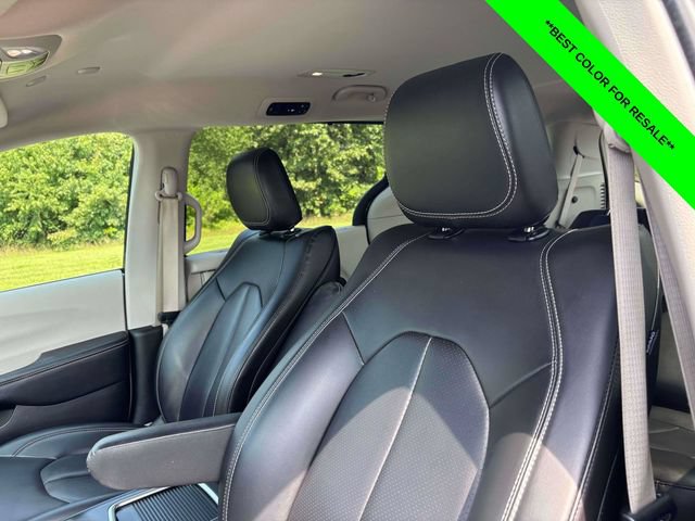 Used 2023 Chrysler Pacifica Touring-L FWD image 6