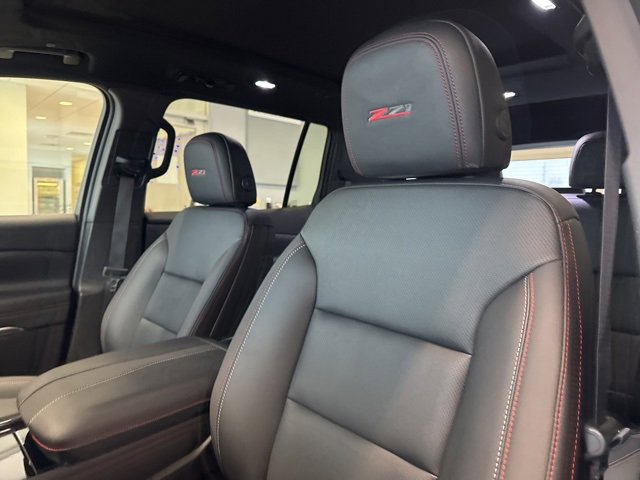 Used 2025 Chevrolet Traverse Z71 image 17