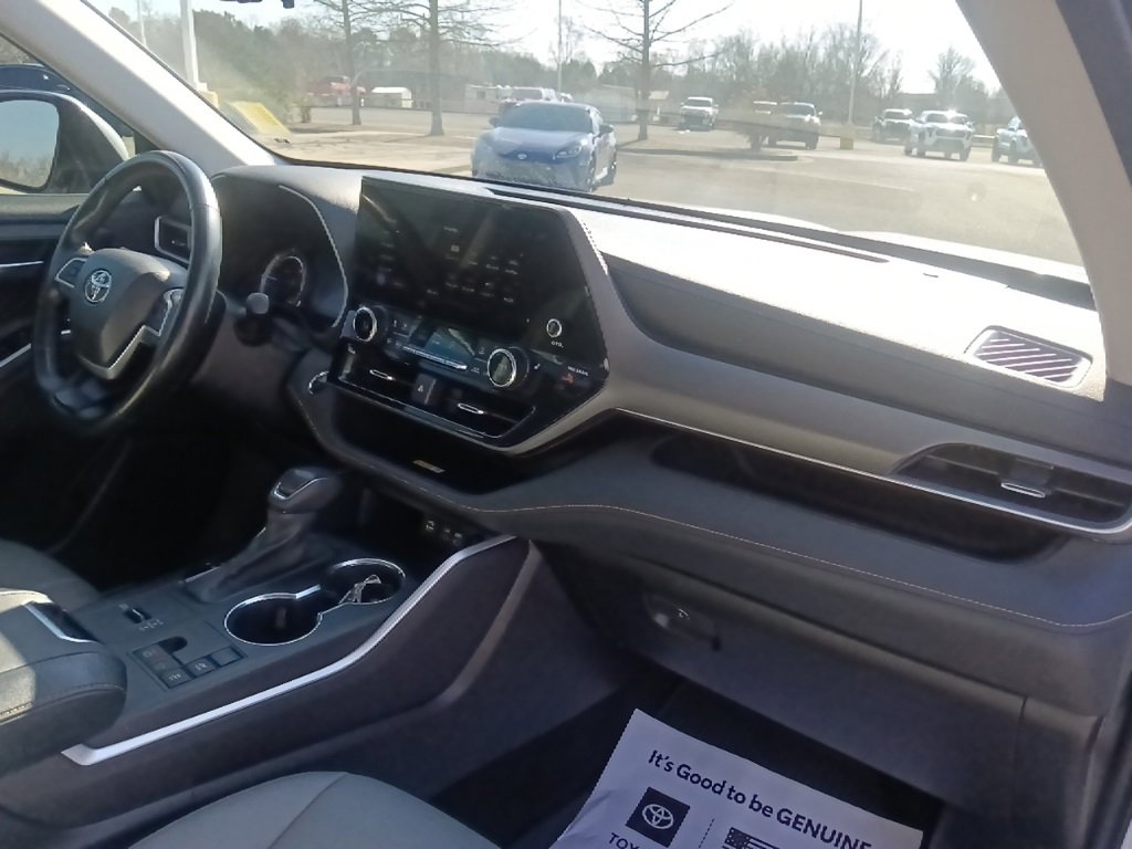 Used 2023 Toyota Highlander Bronze Edition image 35