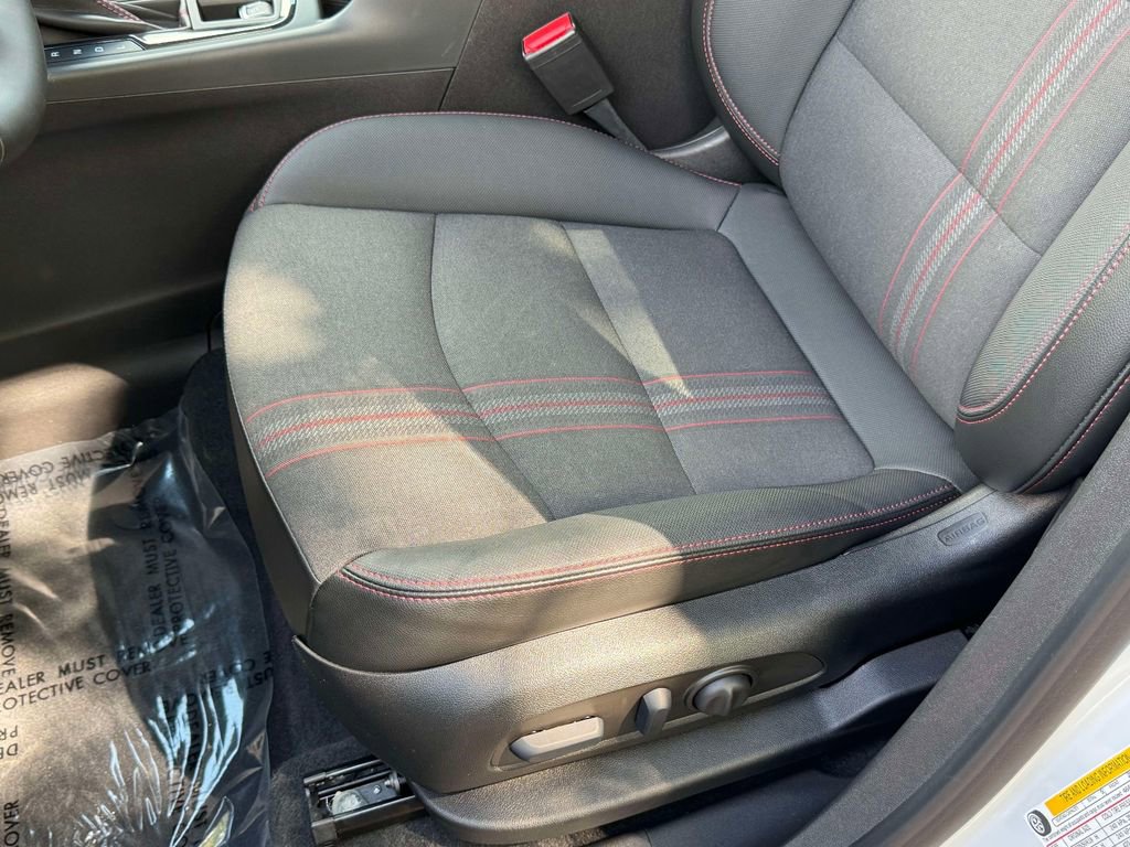 Used 2023 Chevrolet Equinox RS FWD image 3