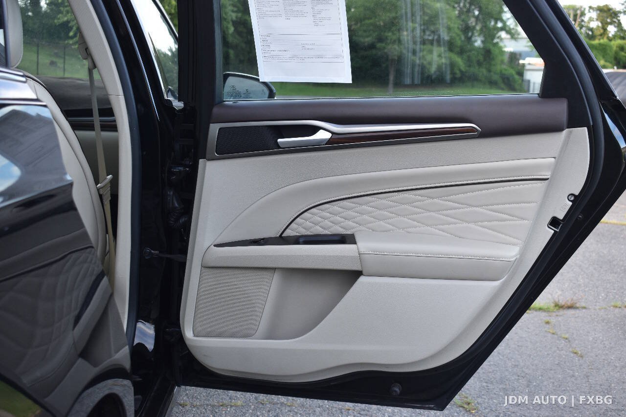 Used 2017 Ford Fusion Platinum FWD image 11