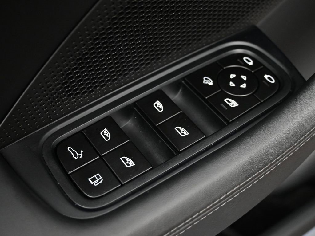Used 2025 Porsche Panamera 4 image 19