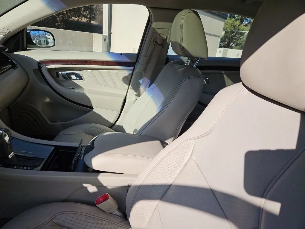 Used 2012 Ford Taurus Limited FWD image 20