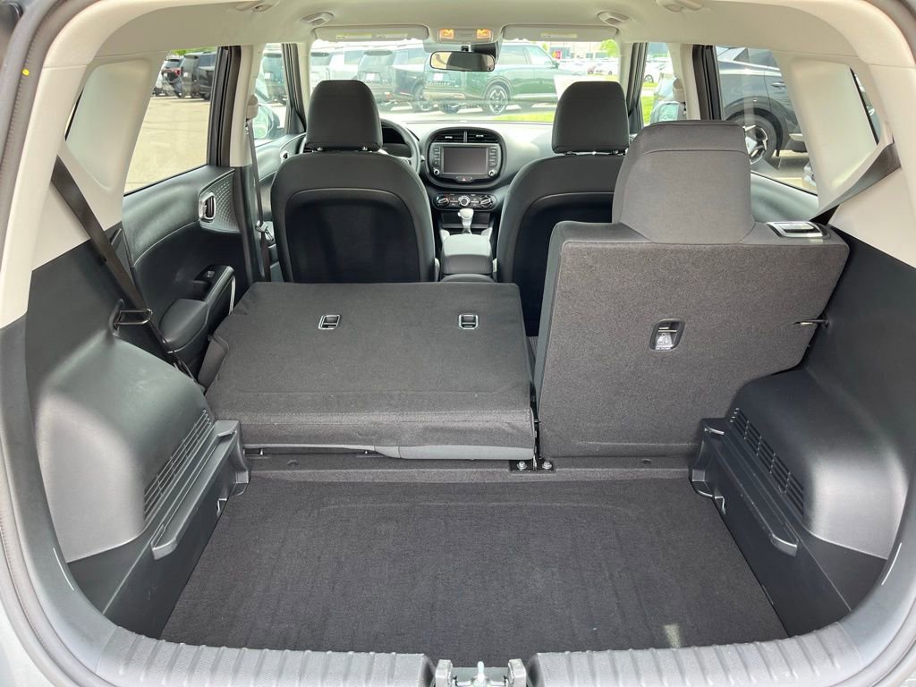 Used 2025 Kia Soul LX w/ LX Technology Package FWD image 27