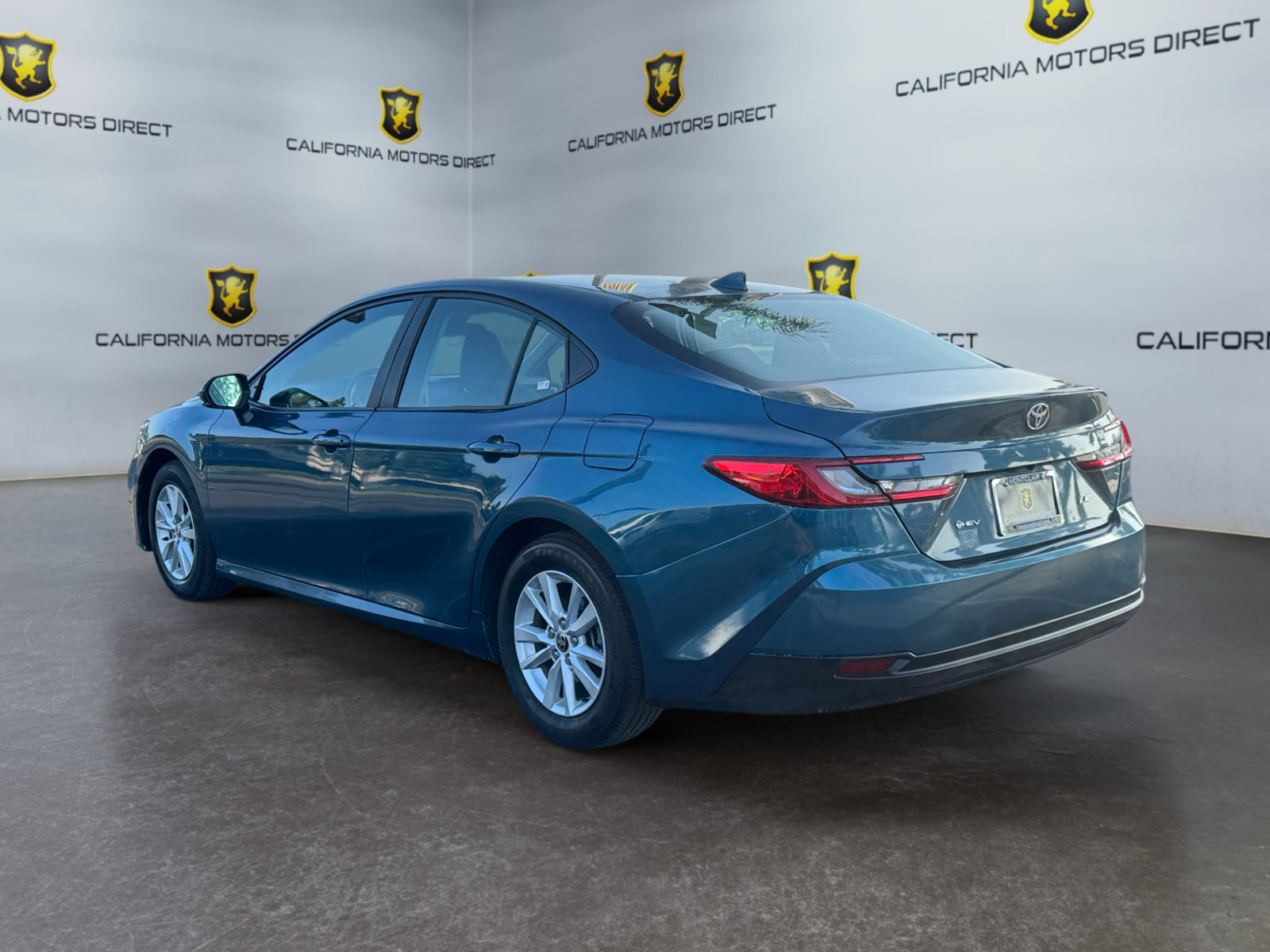 Used 2025 Toyota Camry LE FWD image 3