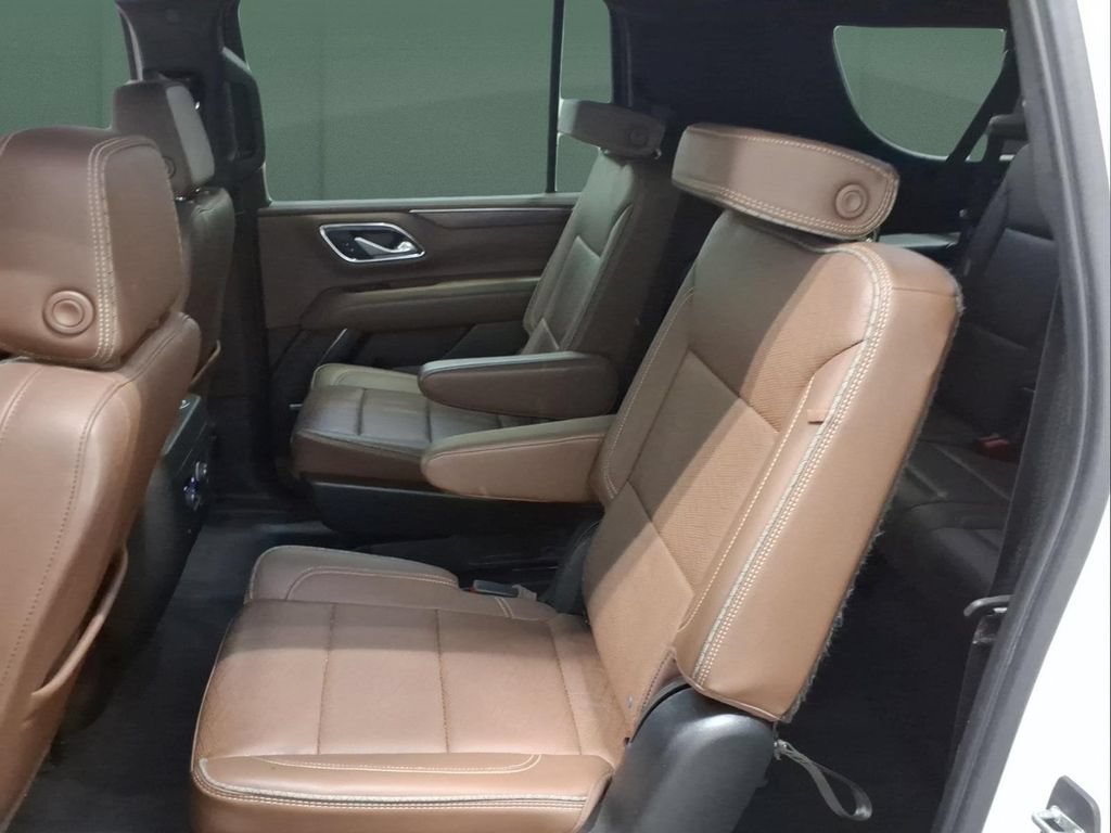 Used 2022 Chevrolet Suburban High Country w/ LPO, Illumination Package AWD/4WD image 24