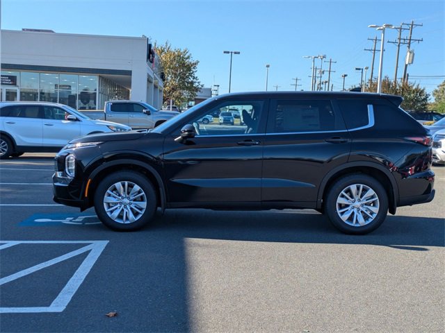 New 2025 Mitsubishi Outlander ES image 6