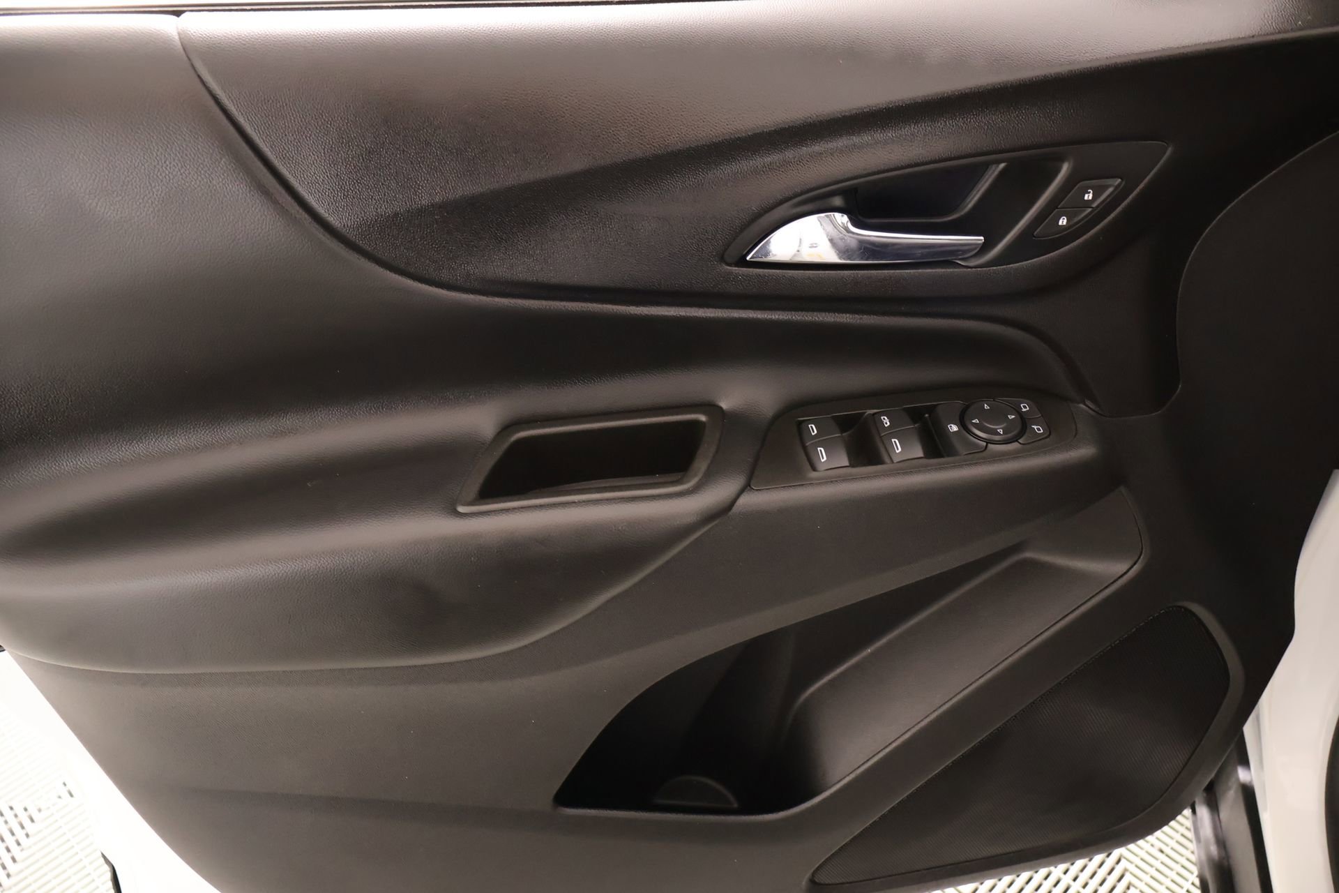 Used 2021 Chevrolet Equinox LT FWD image 14