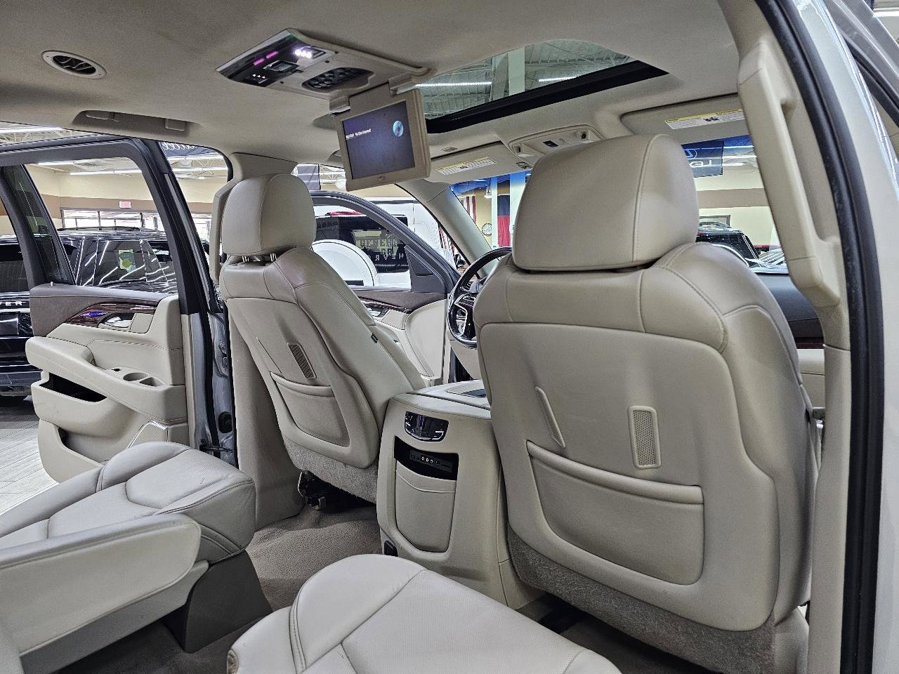 Used 2015 Cadillac Escalade ESV Luxury AWD/4WD image 26