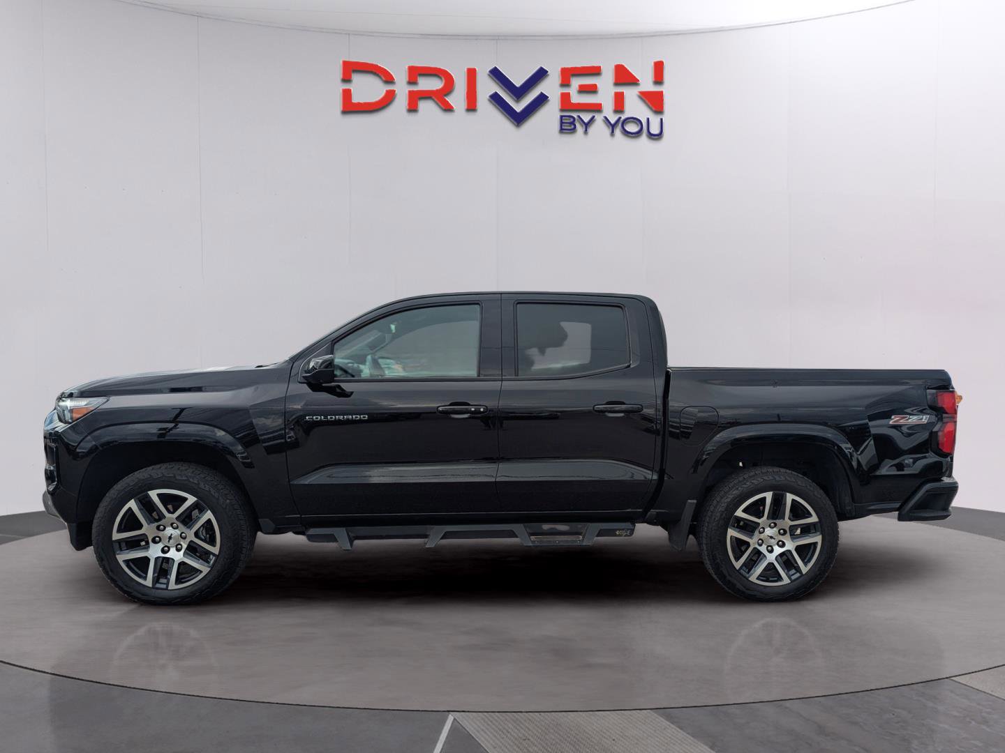 Used 2024 Chevrolet Colorado Z71 w/ Z71 Convenience Package 2 image 2