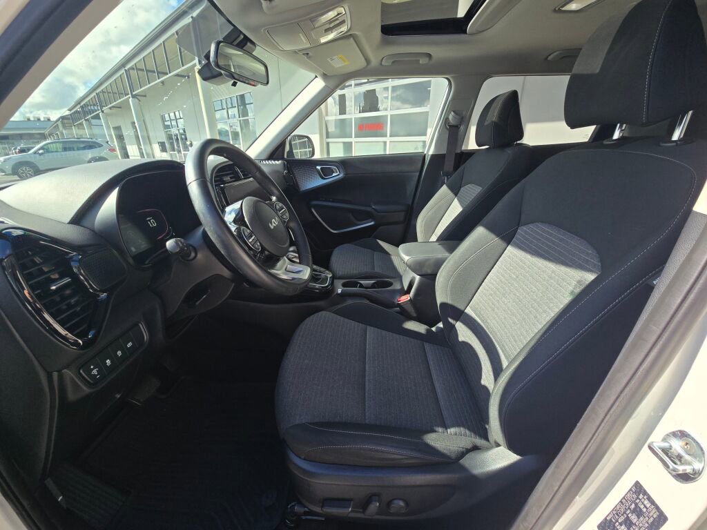 Used 2023 Kia Soul EX image 17
