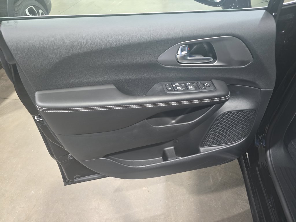New 2027 Chrysler Pacifica LX FWD image 12