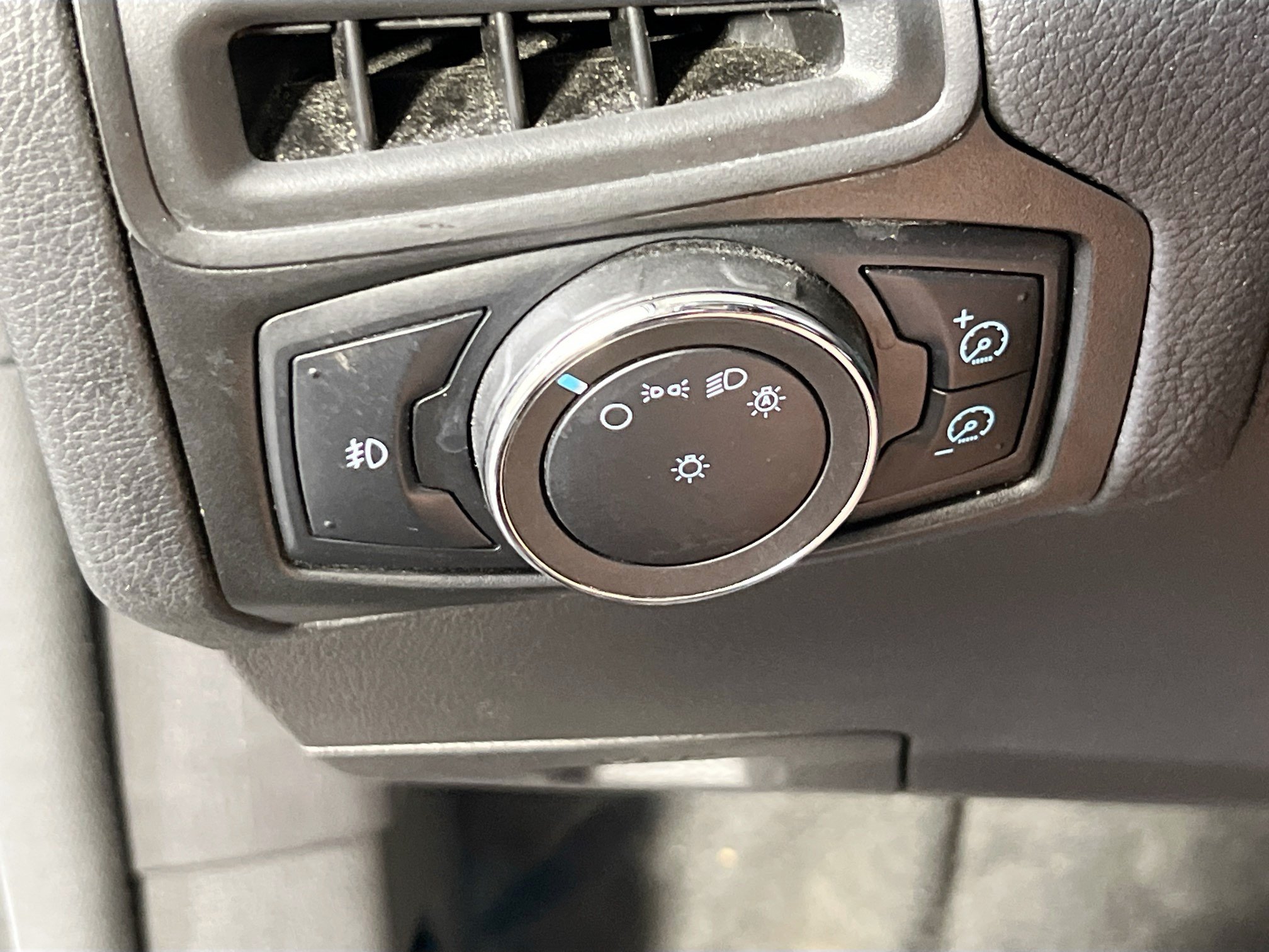 Used 2012 Ford Focus SE FWD image 10