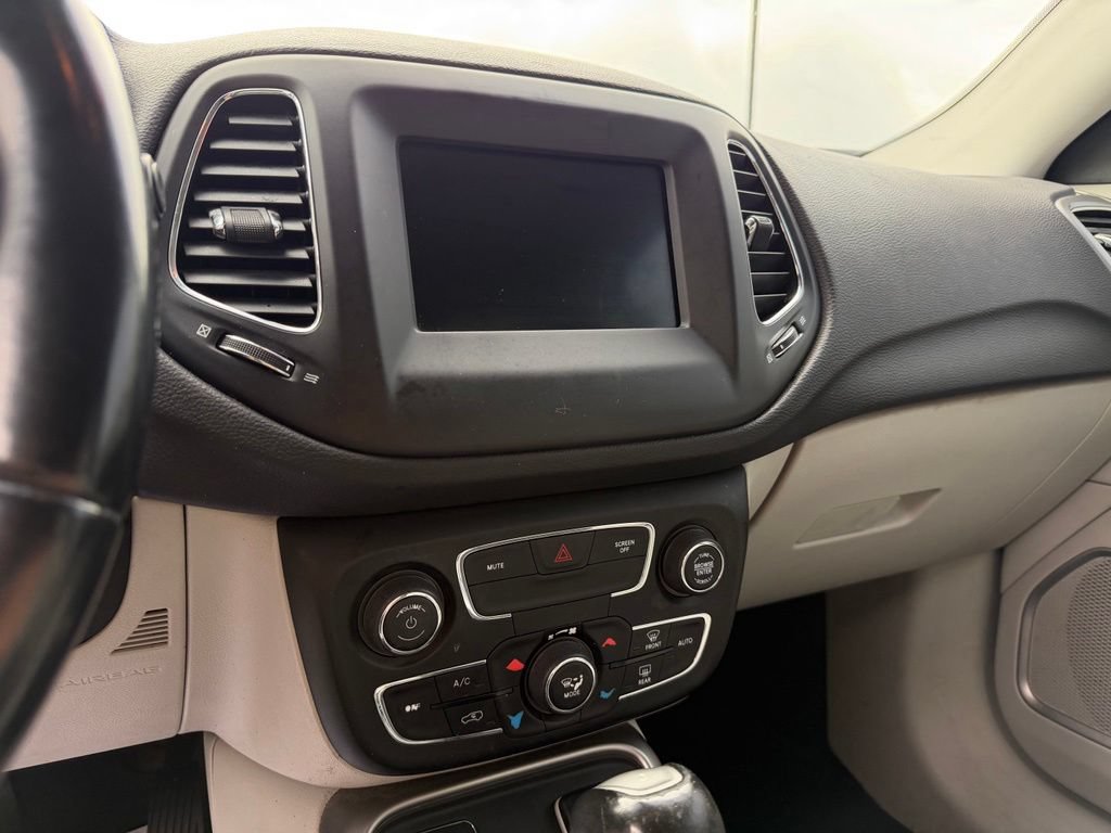 Used 2018 Jeep Compass Latitude w/ Popular Equipment Group FWD image 10
