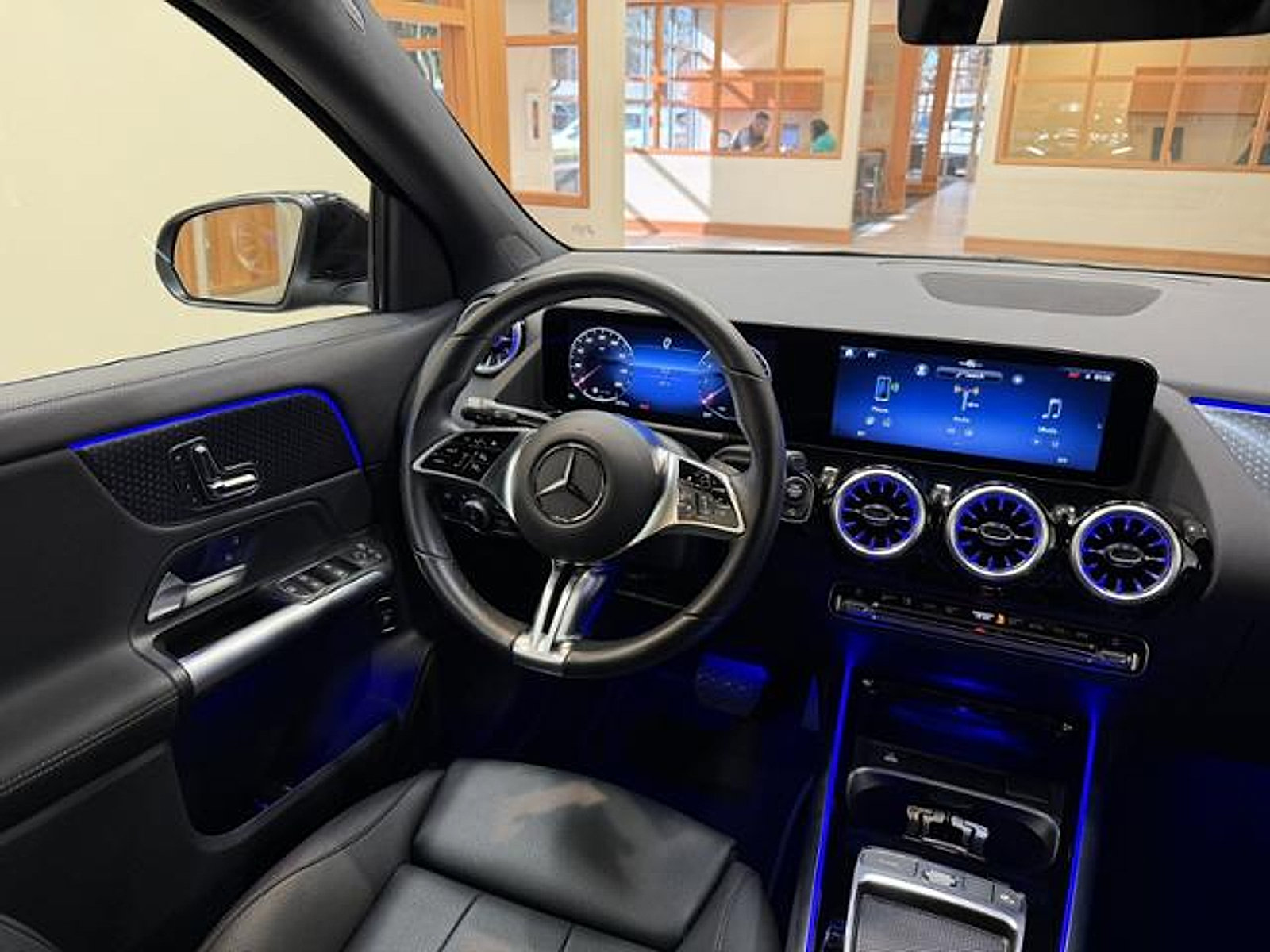 Certified 2025 Mercedes-Benz GLA 250 image 8