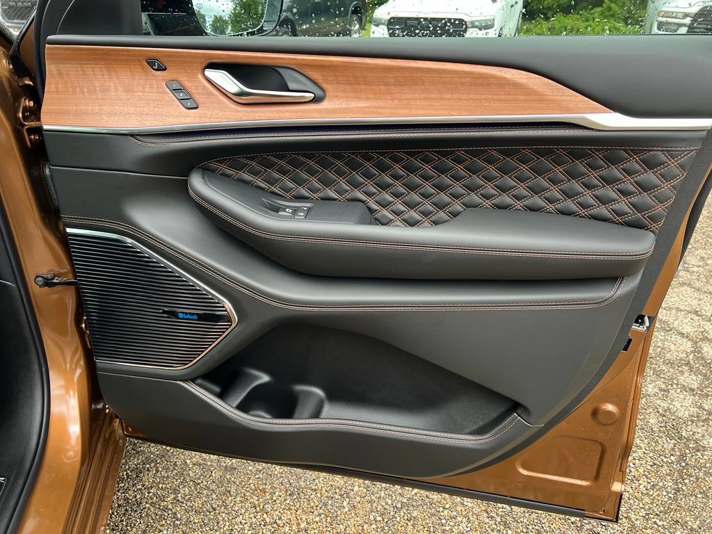 New 2027 Jeep Grand Cherokee Summit AWD/4WD image 13