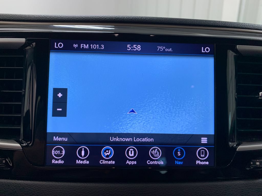 Used 2018 Chrysler Pacifica Touring-L FWD image 31