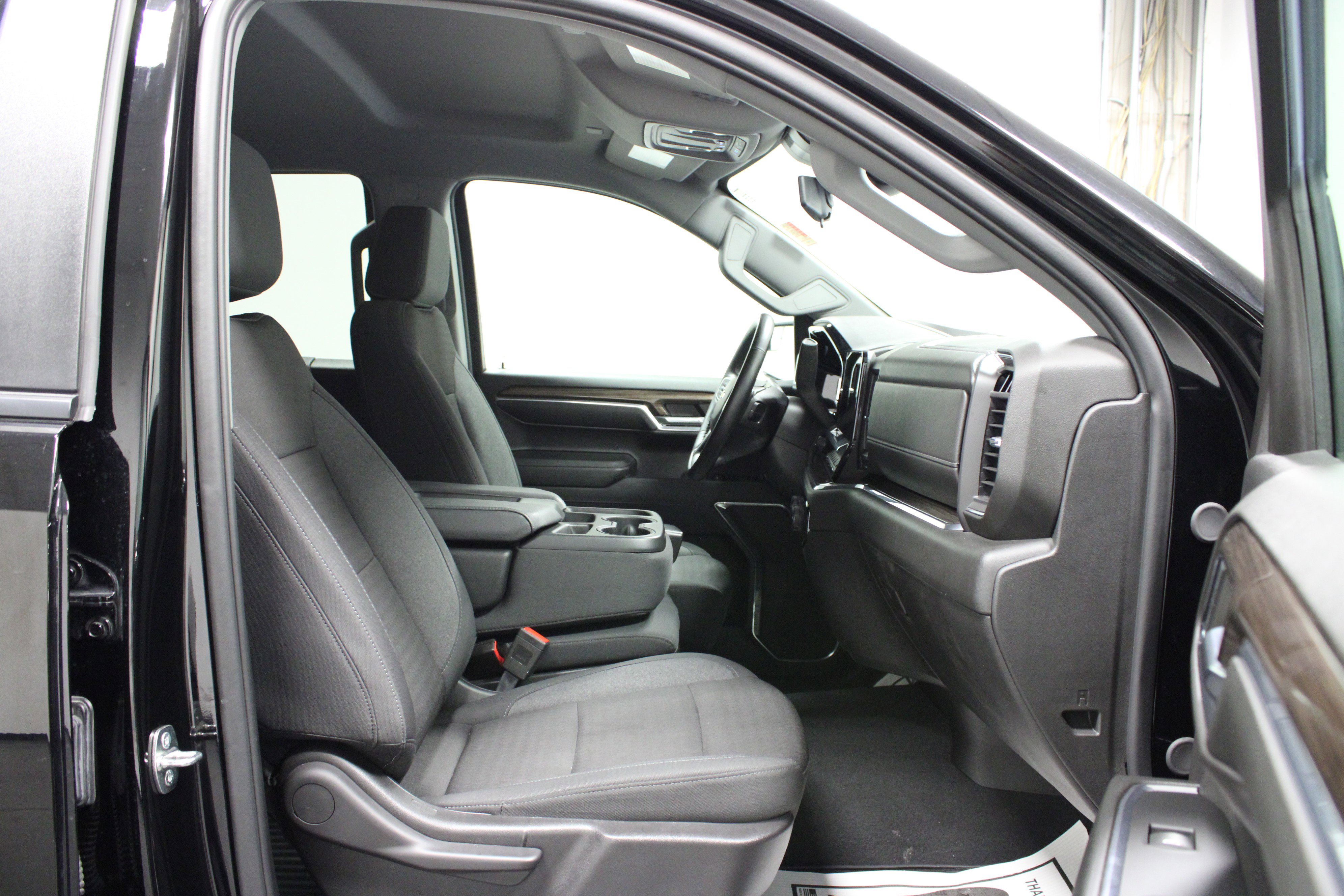 Used 2024 Chevrolet Silverado 1500 LT image 16