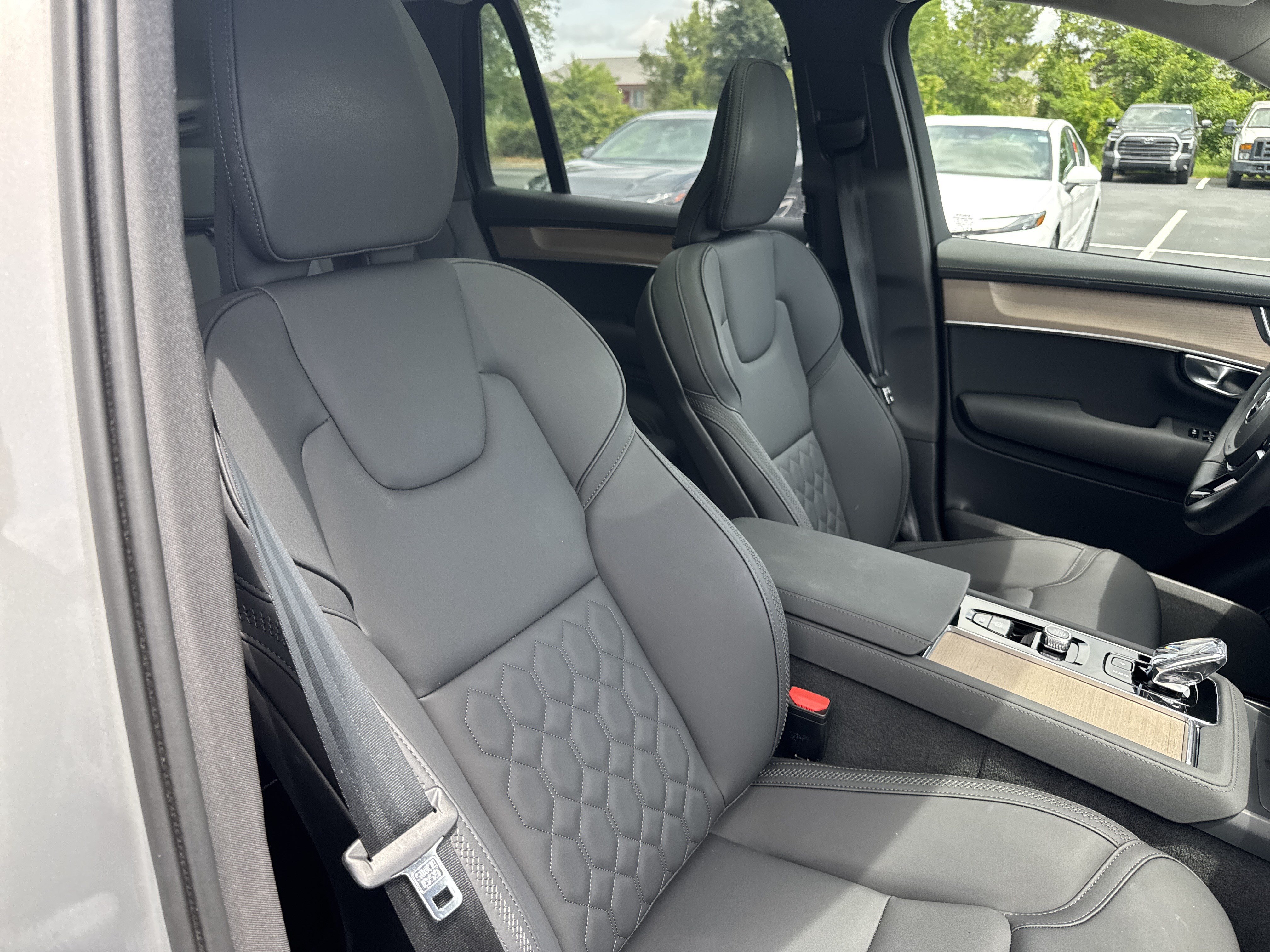 Used 2025 Volvo XC90 B6 Plus AWD/4WD image 40