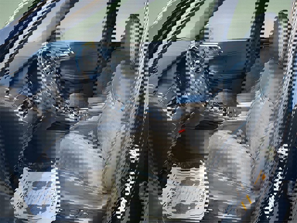 Used 2022 Mitsubishi Outlander SE image 2