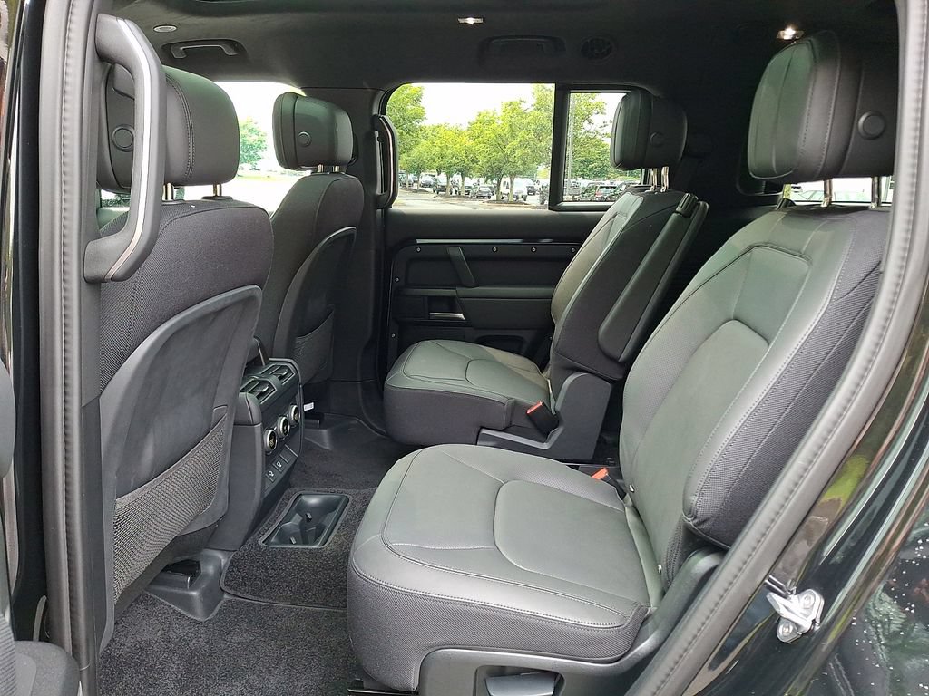 Used 2025 Land Rover Defender 130 V8 AWD/4WD image 12